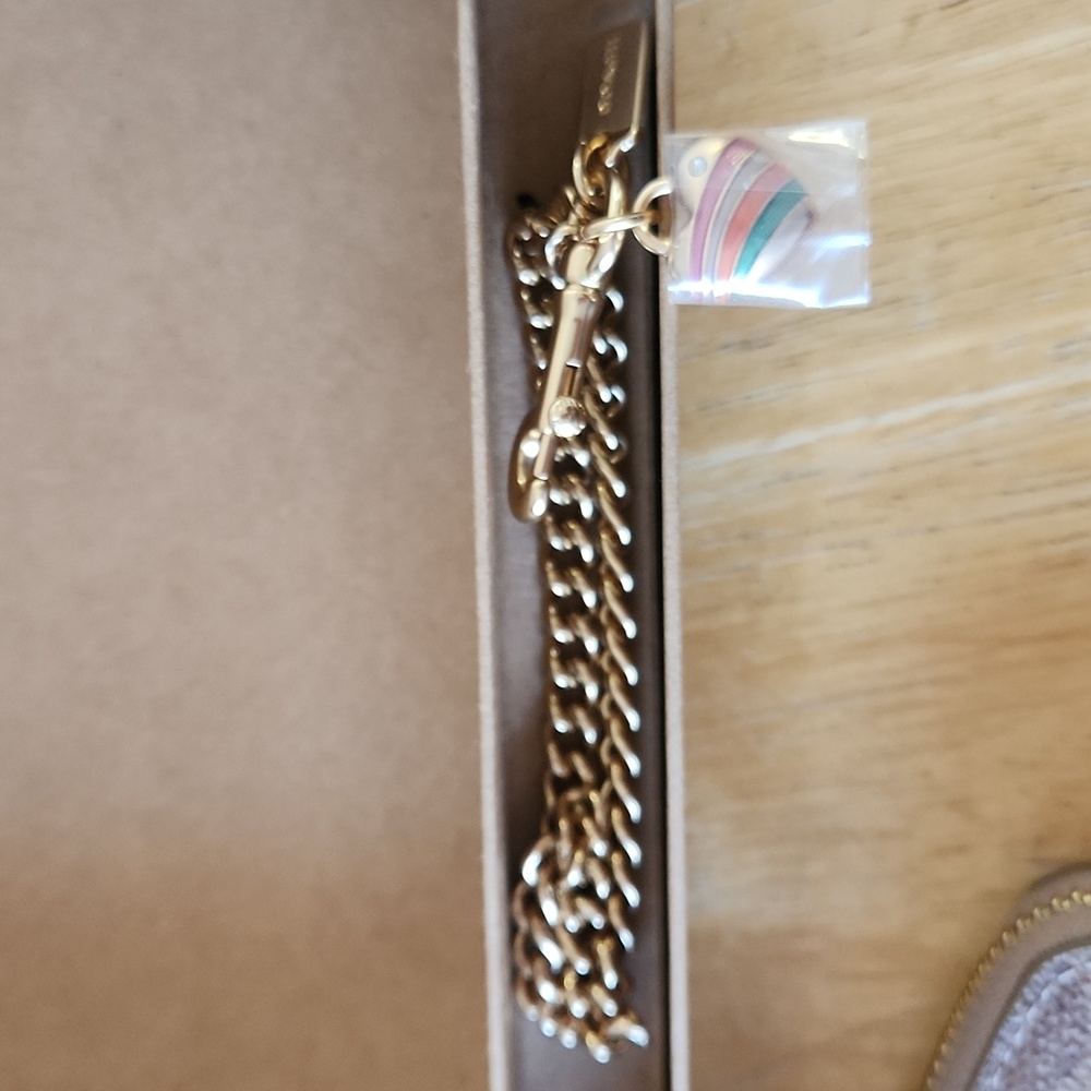 NEW COACH WRISTLET - Picture 6 of 6